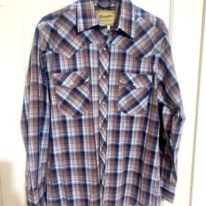 Men’s Wrangler Western Shirt with front snaps. Size Medium